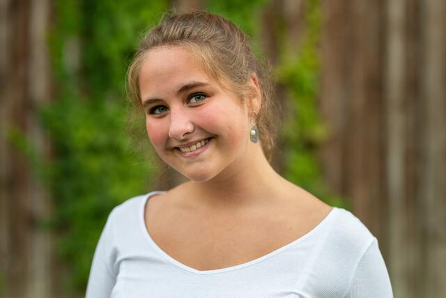 Die Sängerin von "The Tonebusters" spielt wie ihr Papa Graf Vlad Tiberiu von Grand Zeppelin auch noch die E-Gitarre. | Foto: Karl Fluch www.f16plus.com