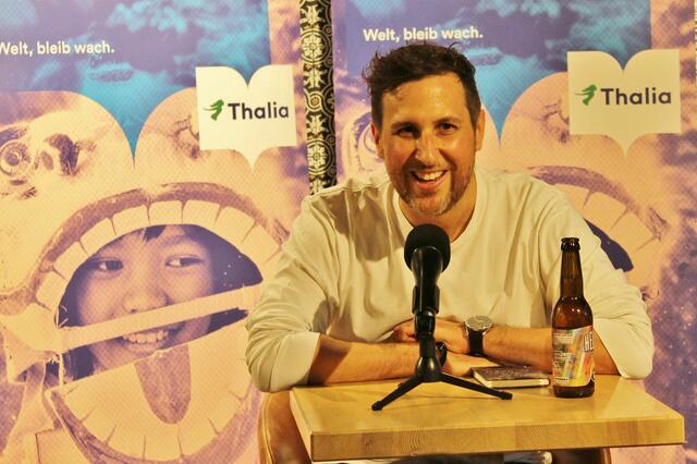 Roman Klementovic schafft es auch in seinem neuesten Thriller seine Leserschaft mit auf eine Reise des Grauens zu nehmen.  | Foto: Sabine Ivankovits