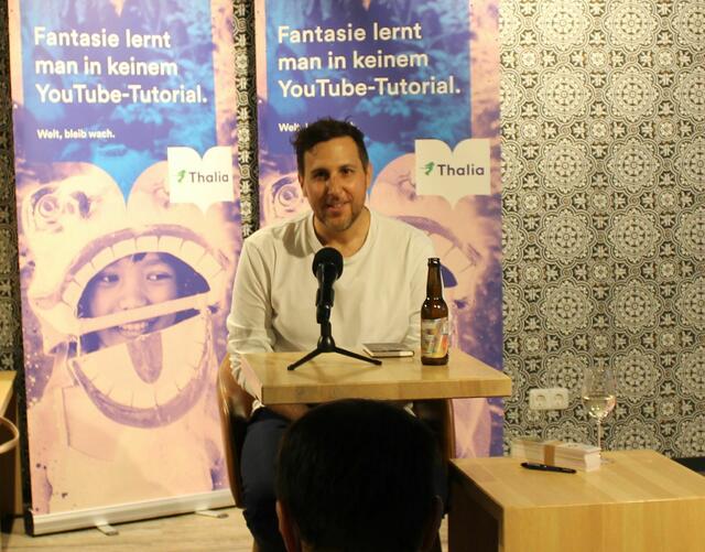 Roman Klementovic schafft es auch in seinem neuesten Thriller seine Leserschaft mit auf eine Reise des Grauens zu nehmen.  | Foto: Sabine Ivankovits
