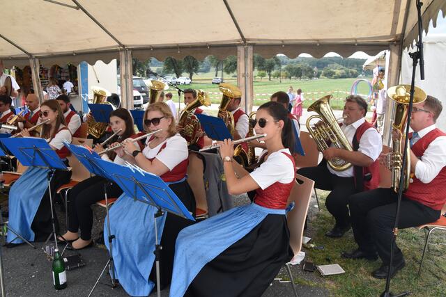 Der Musikverein Großpetersdorf spielte auf. | Foto: Michael Strini