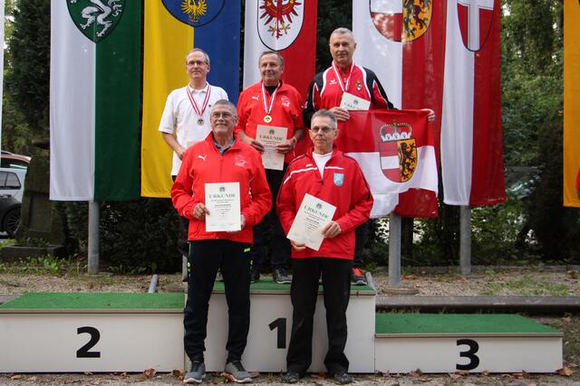 Die Sieger in der Disziplin 50m Pistole:
(v.l.n.r.)
Josef Scherer, Stefan Mallaun, Franz Steiner
Hans Achrainer, Gerhard Böhm | Foto: Manfred Kopitar