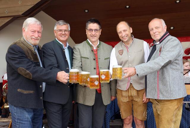 Bei der Eröffnung mit dabei: Manfred Obermoser sen. (Ehrenobmann TVB Wald/Königsleiten) , Stefan Wechselberger (Vzbgm. Wald) , Michael Obermoser (Bgm. Wald) , Roland Rauch (GF Nationalpark Hohe Tauern) , Peter Hofer (Obmann TVB Wald/Königsleiten).