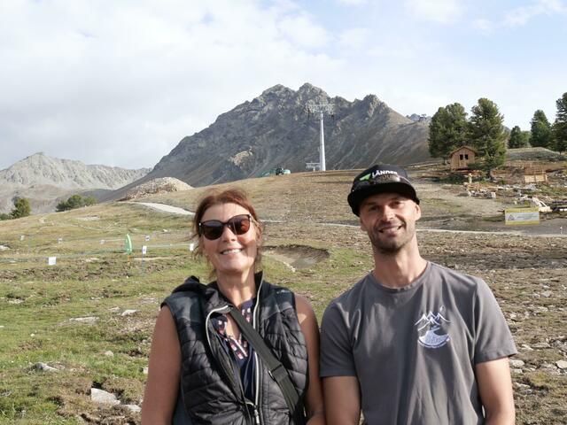 Beschäftigen sich mit der landschaftsschonenden Einbettung der Trails in Flora und Fauna und entwickeln die Routen in Nauders nachhaltig im Einklang mit der Natur: Biologin Kerstin Blassnig und Stefan Falkeis (Falketours). | Foto: TVB Tiroler Oberland - Erlebnisregion Nauders