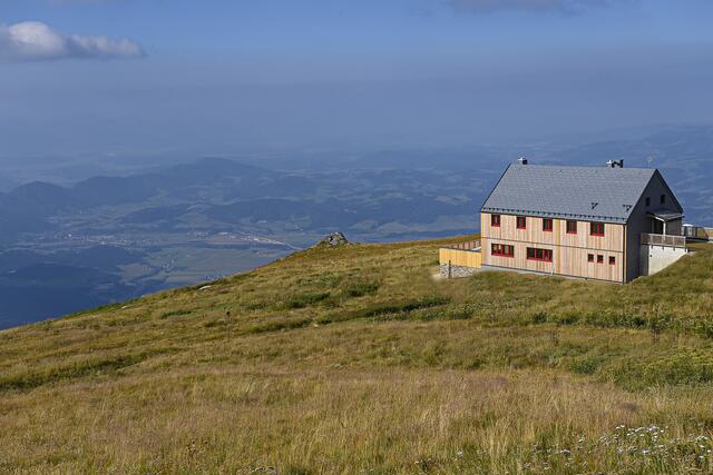 Das neue Koralpen-Schutzhaus ist in dieser Dimension das am höchsten gelegene Fertighaus Österreichs und der Alpen. | Foto: Griffner