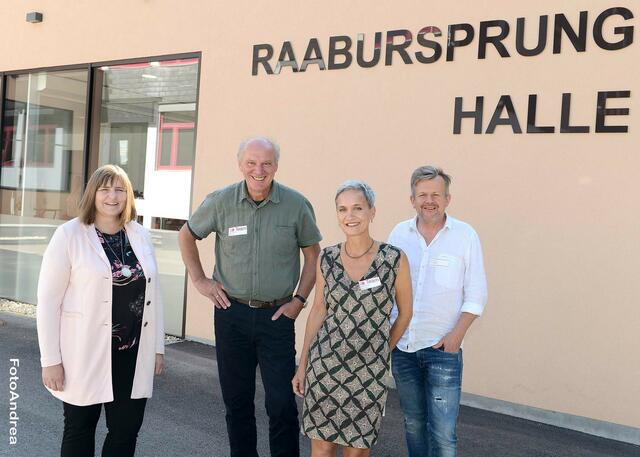 Bgm. Eva Karrer, Josef Zotter, Verena Florian und Andreas Reisinger beim Symposium „Gesellschaft im Wandel der Zeit“.
 | Foto: FotoAndrea
