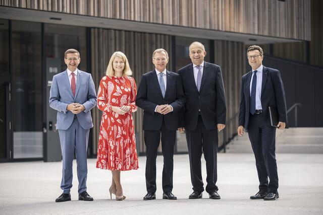  v.l. LR Markus Achleitner, LH-Stv. Christine Haberlander, Landeshauptmann Thomas Stelzer; JKU Rektor Meinhard Lukas und KUK Geschäftsführer Franz Harnoncourt | Foto: JKU