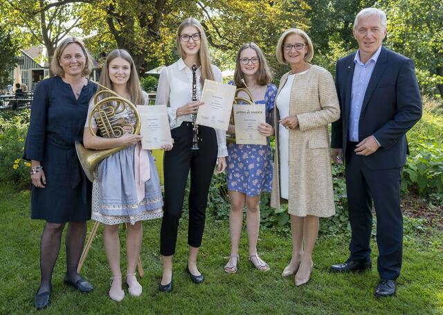 Michaela Hahn (GF MKM), Elisabeth Aichberger, Kerstin Steinbauer, Katharina Paul, Frau LH Johanna Mikl-Leitner und Martin Lammerhuber (GF Kultur.Region.Niederösterreich) | Foto:  NLK Filzwieser
