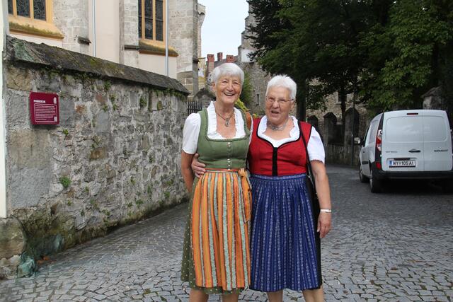 Maria Bavorsky und Elisabeth Höllisch in Waidhofen.
