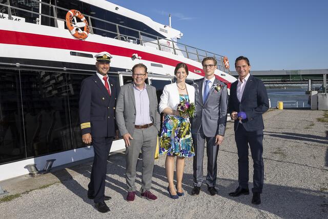 Als erstes glückliches Paar legtem Armin Radlherr mit Braut Sophie Wagner im Hafen der Ehe an | Foto: Eva Kelety