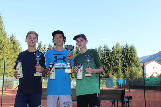 Die Top 3: Sieger Leon Dorfer (Mitte), Felix Enzi (links) und Christopher Steiner