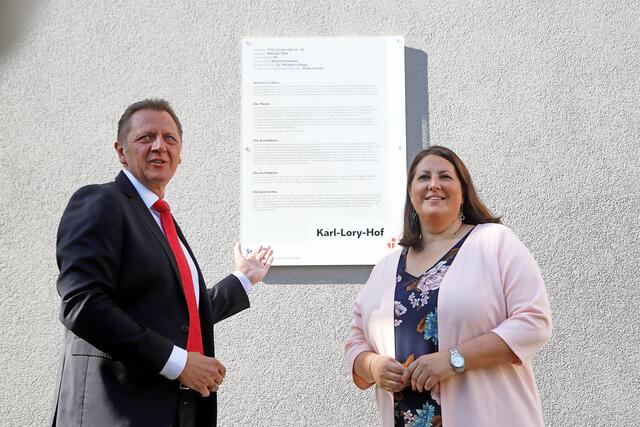 In der Lorystraße wurde der Gemeindebau offiziell auf den Namen Karl-Lory-Hof getauft. | Foto: PID/VOTAVA