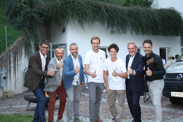 Freuten sich im Vorfeld auf die Roadshow der Jungen Wirtschaft: Michael Gitterle (Bezirksstellenobmann WK Landeck), Otmar Ladner (Bezirksstellenleiter WK Landeck), Marco Verrengia (Vortragender/Pintron Ice Scraper), Gregor Schwärzler und Peter Tschallener (Vortragende/Brome Van Camping OG), Christian A. Frick (Frickconsult GmbH) und Patrick Schwarz (Bezirksvorsitzender JW Landeck).  | Foto: Elisabeth Zangerl 