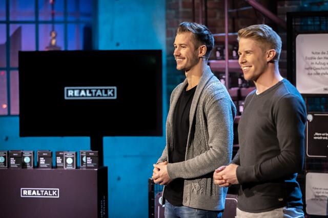 Georg Merkscha und Philipp Puregger (r.) zeigen auf Puls 4 ihre Mutbox. | Foto: PULS 4/Gerry Frank
