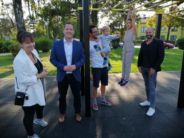 Bürgermeisterin Brigitte Ribisch, Stadtrat Roman Frühberger und Stadtrat David Reiff freuen sich diese neue Einrichtung präsentieren zu dürfen.