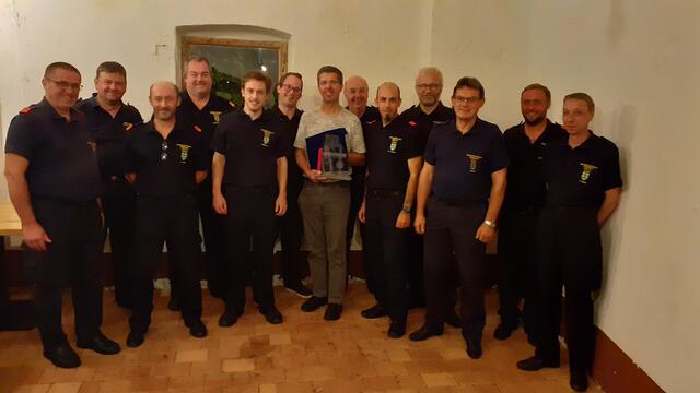 Bezirkssachbearbeiter Johann Raab, Johann Pichler, Andreas Lemp, Bezirksfeuerwehrkommandant Ewald Edelmaier, Niklas Steindl, Daniel Scheibelberger, Manfred Allinger, Herbert Gruber, Philip Gruber, Markus Haidl, Alois Heindl, Christoph Bretterbauer und Roland Wurz (v.l.) | Foto: BFKDO Zwettl