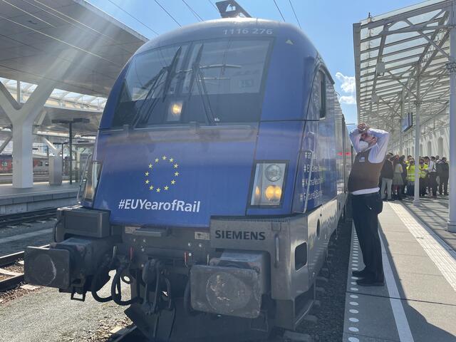 Der "Connecting Europe Express" fährt durch ganz Europa. Hier macht er in Salzburg Halt. | Foto: sm