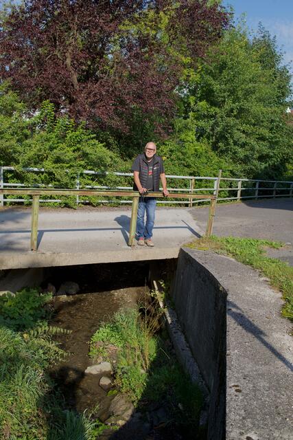 Bürgermeister Franz Antoni beim Größbach.
