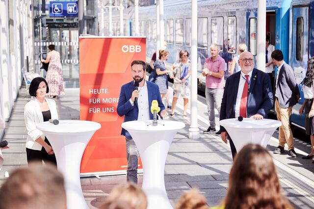 Für Stefan Schnöll (Mitte) bedeutet Europa viel. Er sagt: "Europa ist meine Heimat. Darum hab' ich großes Interesse daran, das die EU stark ist." | Foto: ÖBB/Marek Knopp