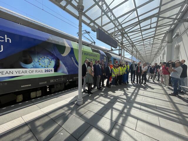 Viele Menschen begrüßten den Sonderzug. | Foto: sm