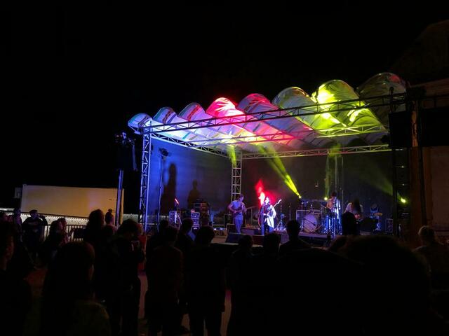 Endlich wieder Live-Musik: 350 Besucher genossen die Konzerte.  | Foto: Heimo Hirschmann