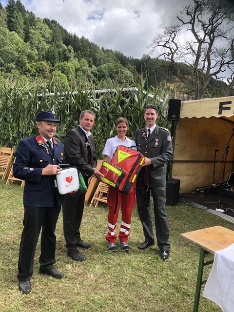 v.l. Markus Egger (FF Treffling), Thomas Schäfauer (Bürgermeister Seeboden), Bettina Thomaschütz und Martin Klar (RK Spittal)