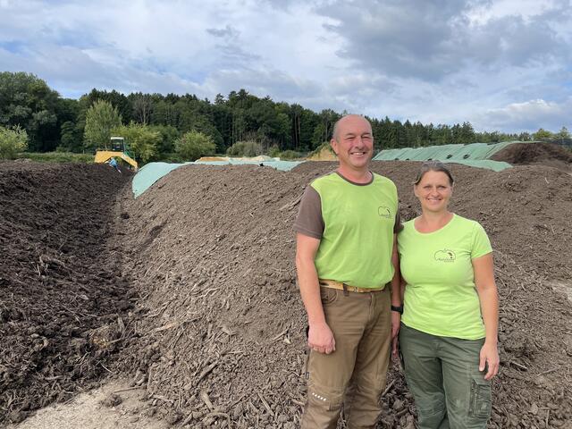 Für einen gesunden und fruchtbaren Boden: Michael und Petra Gschweitl sorgen nachhaltig für Bio-Erde in der ganzen Region.