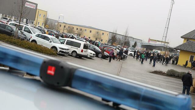 Die Gemüter sind erhitzt: Schon bei der vorangegangenen Bauverhandlung rückte deshalb die Polizei mit Großaufgebot an.