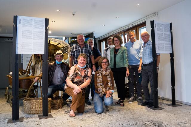 Chronistinnen und Chronisten aus Süd- und Nordtirol trafen sich in Schluderns.
Aus dem Bezirk Imst nahmen Manfred Wegleiter, Helmut Plattner und Jolanda Krismayr (hintere Reihe von links) an der Veranstaltung teil.