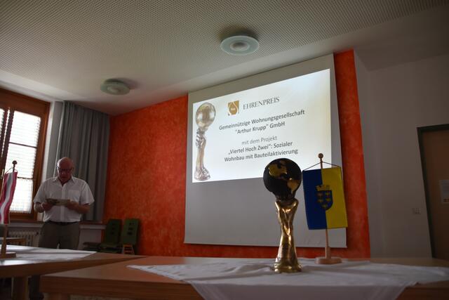 Durch das Programm führte Josef Meisl, ehemaliger Direktor der Landwirtschaftlichen Fachschule in Tulln. | Foto: Franziska Pfeiffer