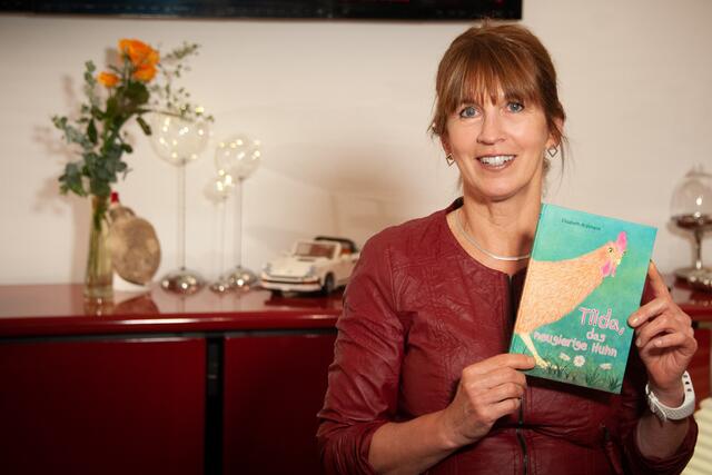 Elisabeth Arztmann ging mit ihrem Buch "Tilda, das neugierige Huhn" unter die Autoren.  | Foto: Denise Klement