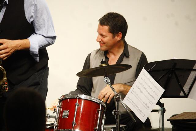 Der Grazer Multiinstrumentalist hat immer wieder verschiedene Projekte am Laufen.