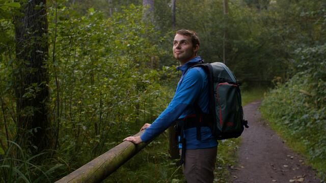 Moderator und Filmemacher Markus Bachofner in einer Szene.