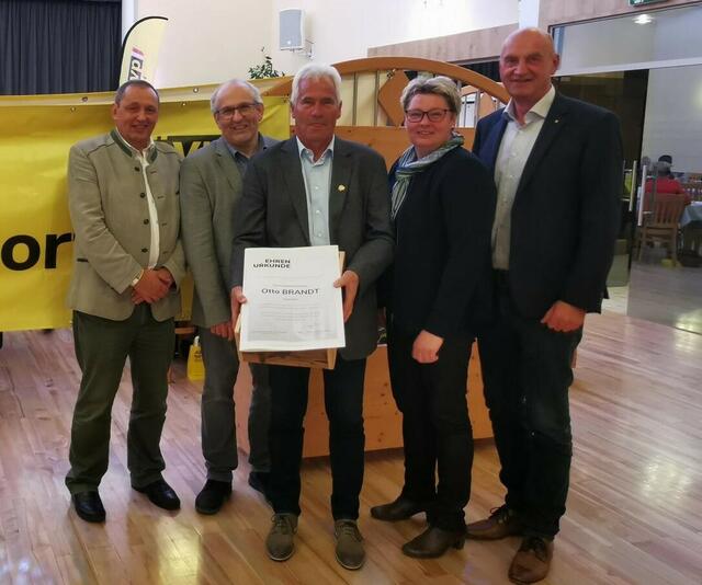 Bgm. Bernhard Winkler-Ebner, Herbert Leitner, Otto Brandt, Vbgm. Heidi Kronegger, Christian Dörfel (von links) | Foto: OÖVP Inzersdorf