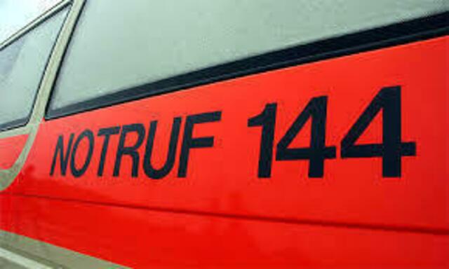 Das Rote Kreuz musste am Donnerstag Nachmittag einen Verletzten ins Spital bringen.