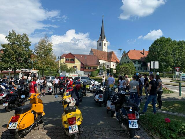 Los ging es in Hitzendorf.