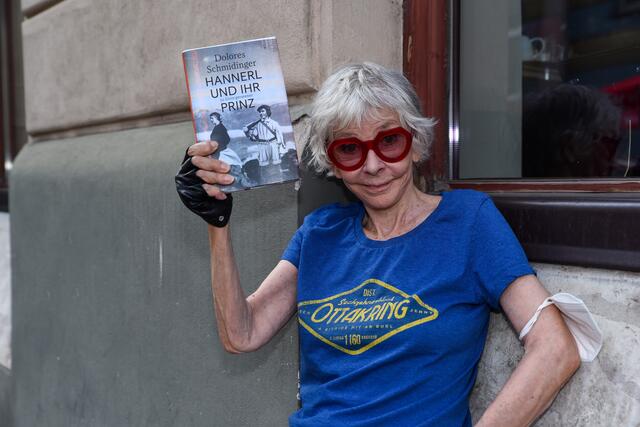 Die Schauspielerin Dolores Schmidinger feiert ihren 75. Geburtstag mit ausgewählten Freunden und einem neuen Buch. | Foto: Markus Spitzauer