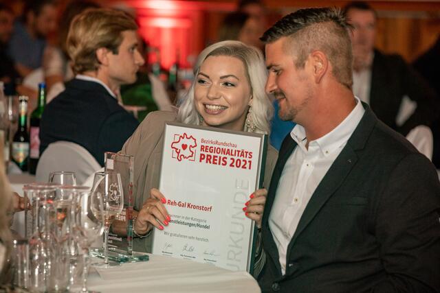 Strahlende Preisträger: Katrin und Daniel Petrovic vom Reh-Gal in Kronstorf. | Foto: BRS/Pils