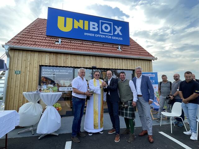 Die feierliche Eröffnung der neuen Unibox in Kitzeck sichert die Nahversorgung im Ort.  | Foto: Eva Heinrich-Sinemus