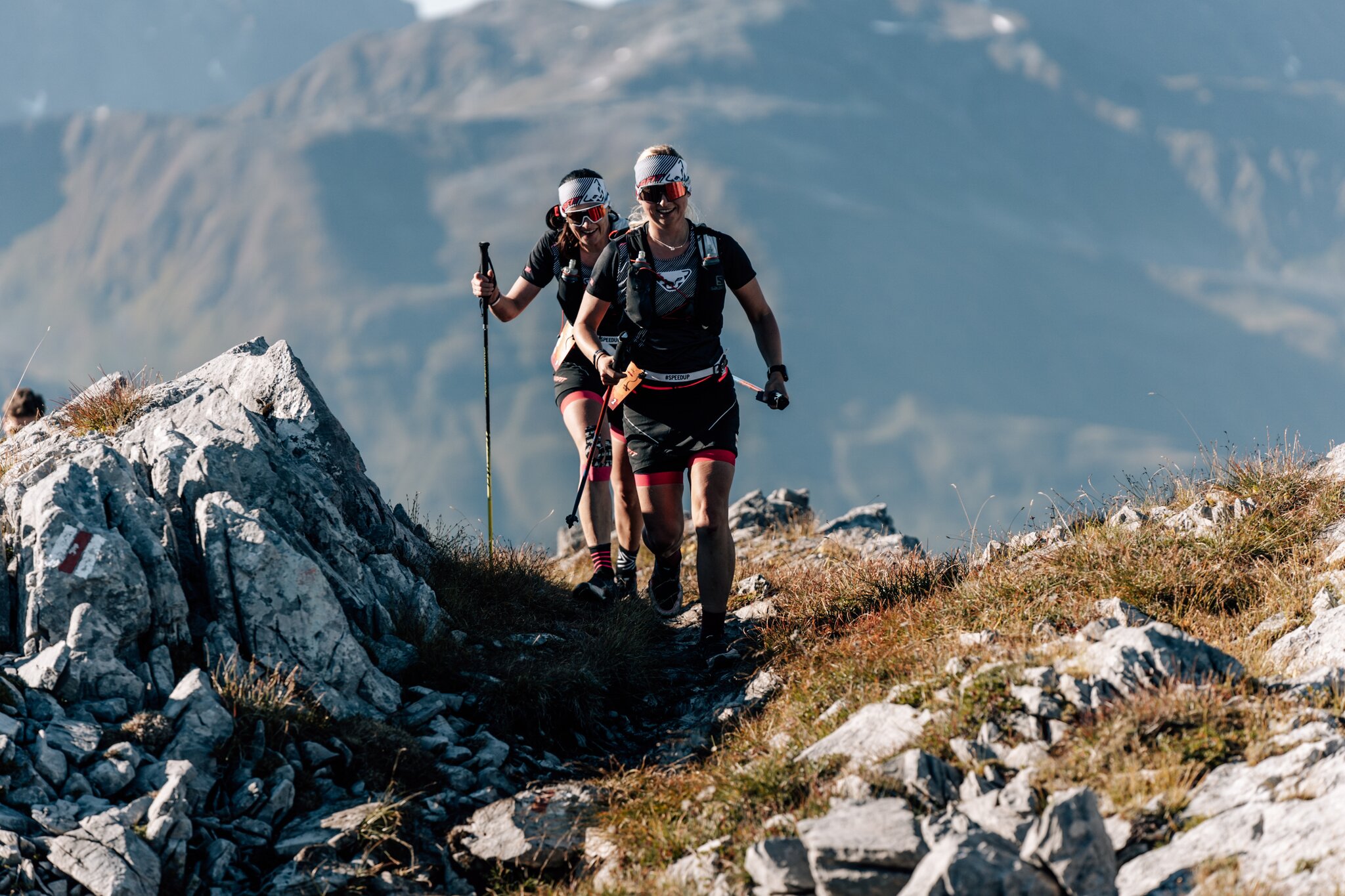 transalpine-run-andrea-zogsberger-und-christina-stadelmann-finishen