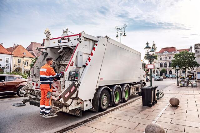 Mit der Kampagne #everydayforfuture und dem Skarabäus 2021 stärkt die Fachgruppe Entsorgungs- und Ressourcenmanagement das Bewusstsein für die täglichen Herausforderungen ihrer Mitgliedsbetriebe, um die Abfallwirtschaft in Niederösterreich nachhaltiger zu gestalten und die Ressourcen unserer Umwelt zu schonen.