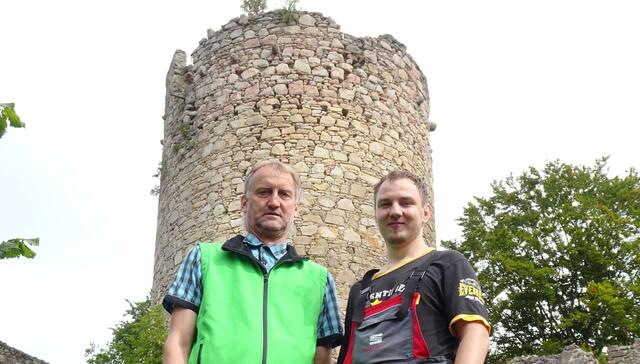Franz Leitner (l.) mit seinem Mitarbeiter Manuel, der vom Verein Immanuel vermittelt wurde. | Foto: Michael Gruber