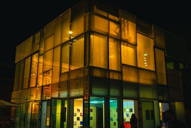 "Wir haben den Leerstand in einem prekären Zustand übernommen und einen Ort des Miteinanders und des Austausches für Innsbrucks Bevölkerung und Ihre Besucherinnen und Besuchern geschaffen", "Reich für die Insel" über den Pavillon. | Foto: ReichfürdieInsel