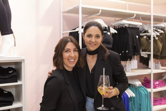 Bettina Weiskopf (Fa. und FRIDA Kitzbühel) mit Anna Zöschg (Fa. in the headroom). | Foto: Umdasch
