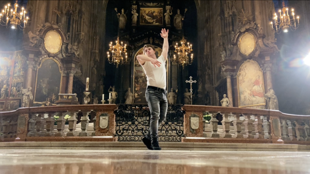 Tänzer Felix Röper wird von Domorganist Ludwig Lusser auf der Brucknerorgel begleitet. | Foto: Robert Neumüller