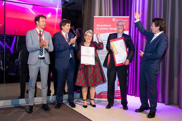 Staatspreis-Gewinner und Kategorie-Sieger „Non-Profit Organisation‟: voestalpine Stahlstifung: Gerhard Speckbacher, Matthias Tschirf (Sektionschef im Bundesministerium für Digitalisierung und Wirtschaftsstandort), Sandra Donke (Qualitätsmanagerin voestalpine Stahlstiftung), Bernd Dobesberger (geschäftsführender Vorstand voestalpine Stahlstiftung), Franz Peter Walder (geschäftsführender Vorstand AFQM, Member of the Board Quality Austria).
 | Foto: Anna Rauchenberger