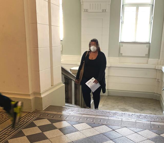 Die Angeklagte vor Gericht.