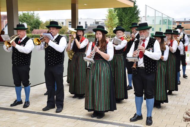 Die Musikkapelle Kaindorf spielte zünftig auf. | Foto: Waltraud Fischer