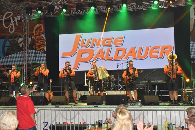 Stimmungsmusik gab es von den Jungen Paldauern. | Foto: Michael Strini