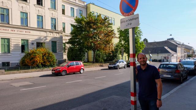 SP-Klubvorsitzender Marcel Höckner bei der neuen kiss &amp; ride Zone | Foto: SPÖ Hietzing