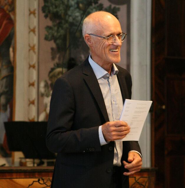 Toni Innauer hielt bereits zum siebten Mal in seiner Funktion als Obmann des Obertöne Kammermusikvereins die Begrüßungsrede.